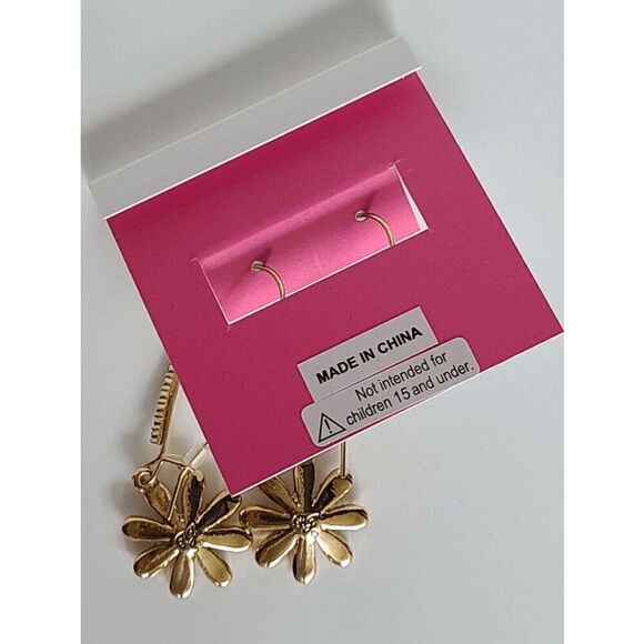 🌸 BETSEY JOHNSON Daisy Flower Shepherd Hook Pink Crystal Dangle Earrings NEW - Picture 11 of 14